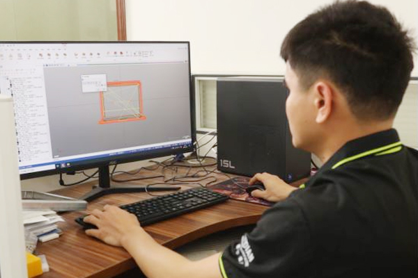 Technicians preparing a master model for vacuum casting at Yidian