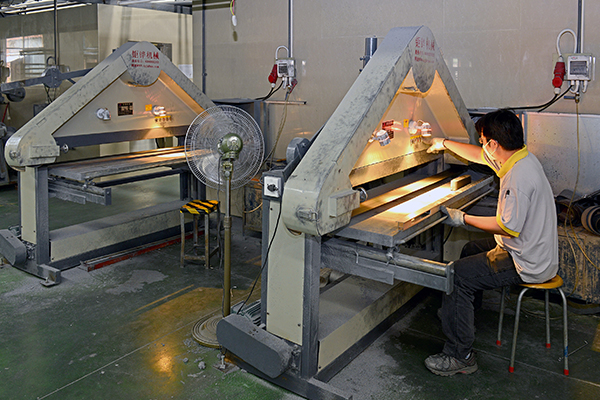 Samples of before-and-after sandblasted parts, Yidian
