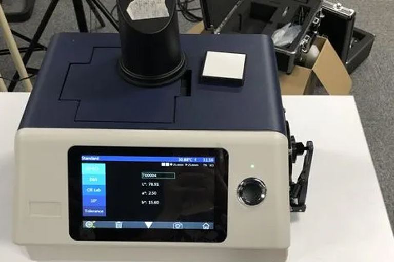 X-Rite color spectrophotometer in Yidian's QC lab