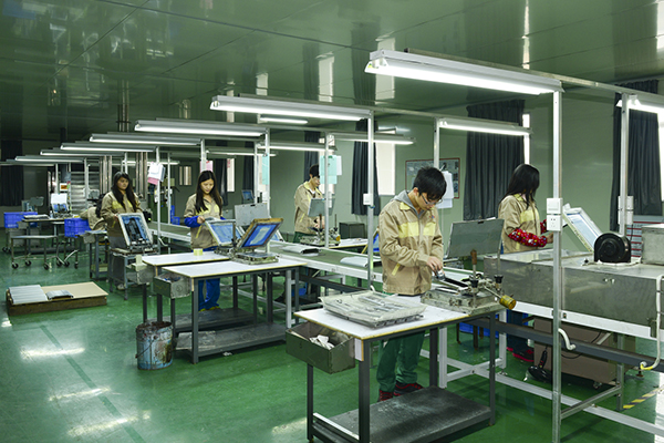 Pad printing in Yidian's painting room