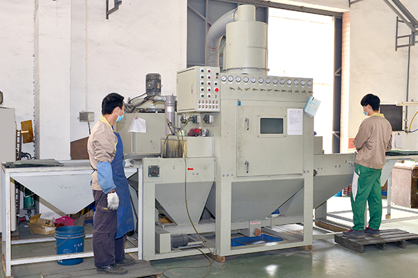 Samples of before-and-after sandblasted parts, Yidian